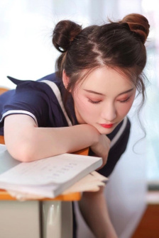 美女把小内内脱了露出J视频
